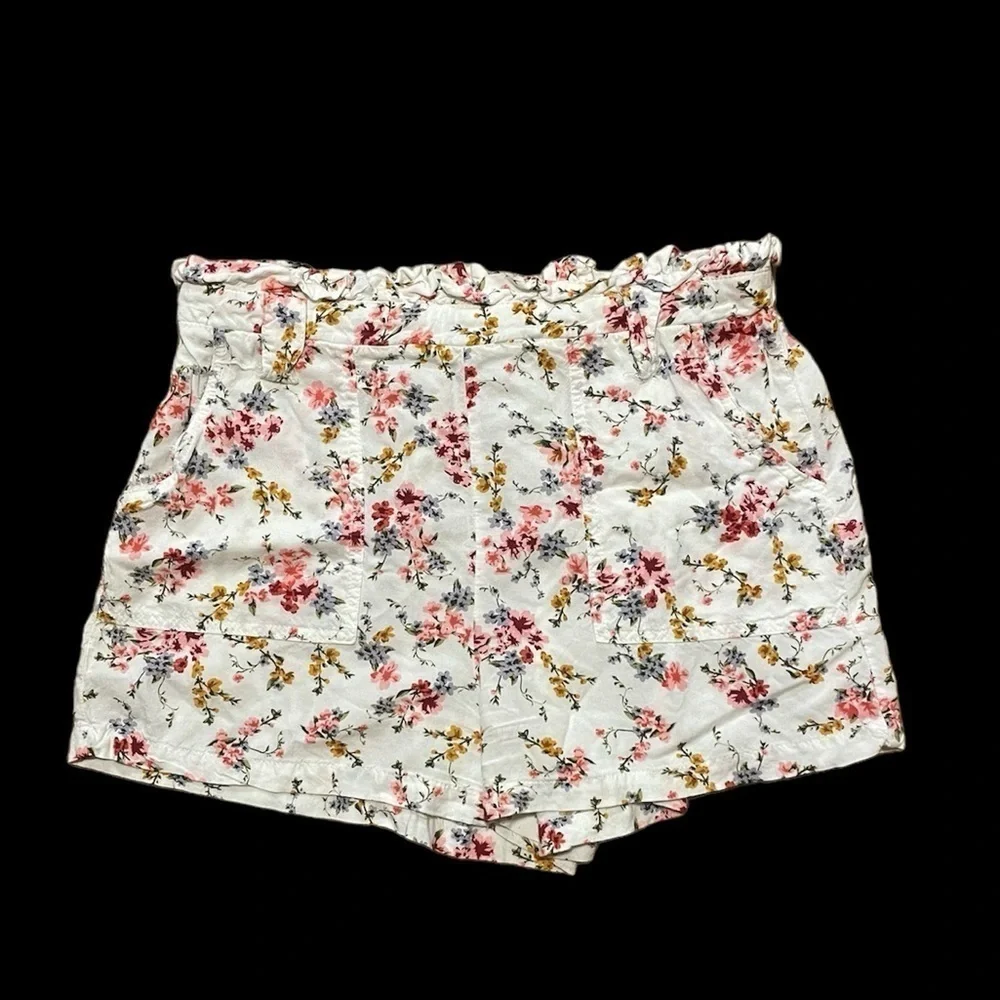 Women’s white floral shorts loose fit paperbag ruffle